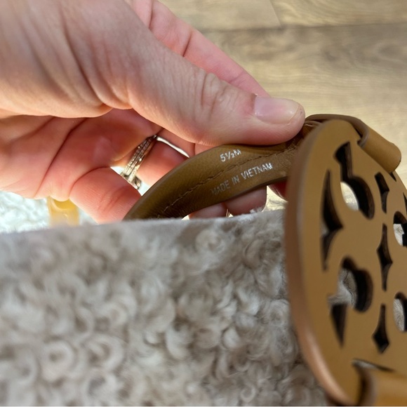 NWOT Tory Burch Miller cloud shearling in cognac - Size 5.5 - Picture 10 of 10